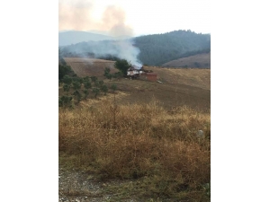 Manisa’da Yıldırım Düşen Ev Alev Alev Yandı