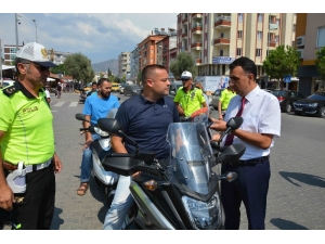 Ceza Bekleyen Sürücülere Kask Sürprizi