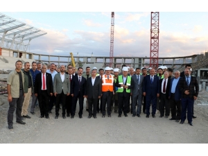 Binali Yıldırım, Erzincan’da Yapımı Süren Stat Ve Hastanede İncelemelerde Bulundu