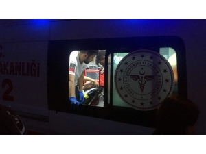 Sürücüsüz Otomobil 2 Kişiyi Yaraladı