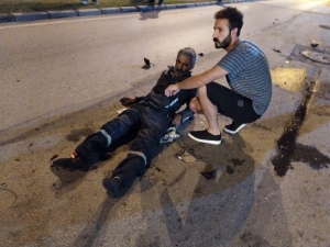 Refüjü Aşan Motosiklet Otomobile Çarptı: Sürücüsünün Ayak Bileği Koptu