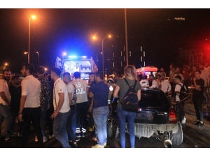 Makas Attığı İddia Edilen Araç Önce Bariyerlere Sonra Başka Bir Otomobile Çarptı: 5 Yaralı