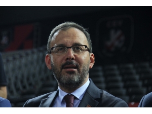 Bakan Kasapoğlu, Abdülkadir Ömür’ü Arayarak Geçmiş Olsun Dileklerini İletti