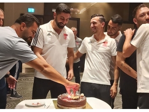 Kaleci Muammer Yıldırım’a Sürpriz Kutlama