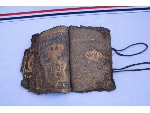 Diyarbakır’da 800 Yıllık İncil Ve İbranice İşlenmiş Ferman Ele Geçirildi