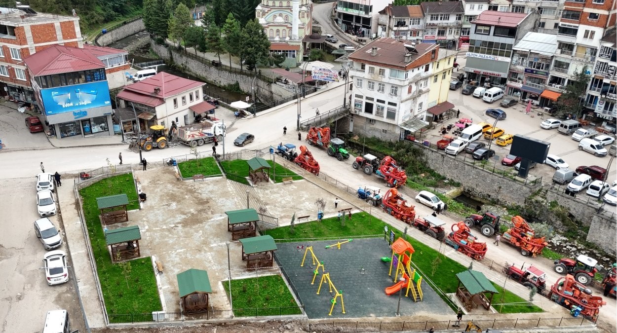 golkoy-e-modern-meydan-kazandirildi