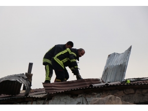 Müstakil Evde Çıkan Yangın Büyümeden Söndürüldü