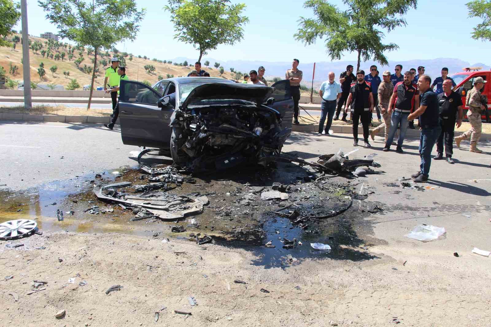 sirnak-ta-feci-trafik-kazasi-ogretmen-hayatini-kaybetti-3-kisi-yaralandi
