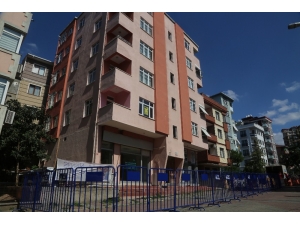 Maltepe’de Boşaltılan Riskli Binadan Karot Örnekleri Alındı