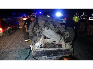 Tokat’ta Karşı Yöne Geçerek Çarpışan Otomobil Ters Döndü: 5 Yaralı