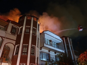 Kastamonu’da 3 Katlı Konak Yandı