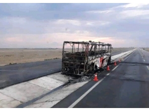 Aksaray’da Yolcu Otobüsü Yanarak Kül Oldu