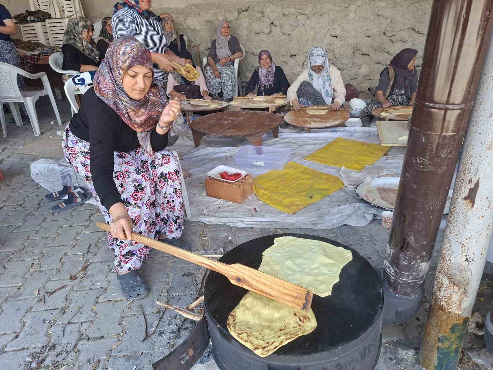 gemic-mahallesi-sakinlerinin-geleneksel-hale-getirdikleri-gozleme-gunu