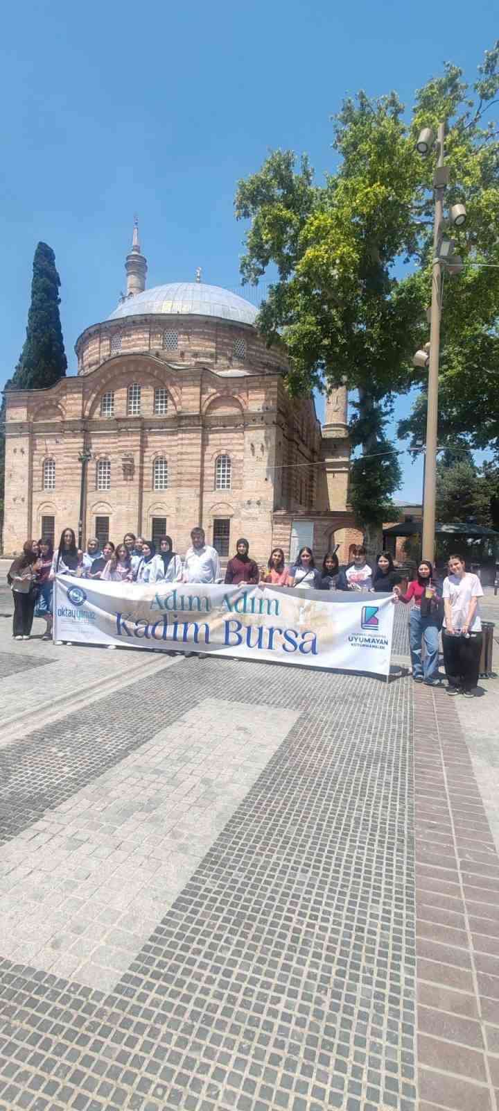 yildirimli-gencler-tarihi-yerinde-kesfediyor
