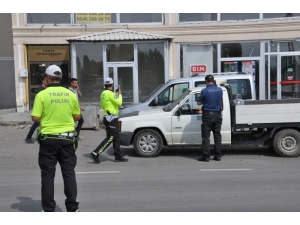 Kars’ta Trafik Ve Asayiş Uygulamaları Devam Ediyor