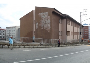 Rizeli Muhtar Çocuklar İçin ‘Trafik Polisi’ Gibi Çalışıyor