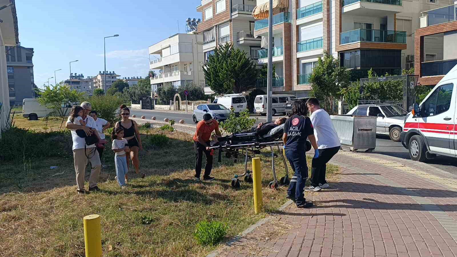 manavgat-ta-ticari-taksi-ile-otomobil-carpisti-4-yarali