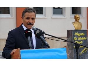 Vali Kaymak’tan Öğrencilere: “Sizlere Güveniyoruz”