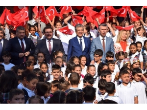 Edremit’te İlköğretim Haftası Kutlandı