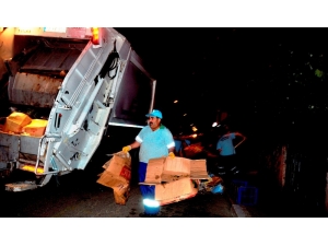 Kartepe’de Temizlik Çalışmaları Geceleri De Devam Ediyor