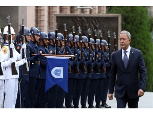 Bakan Akar, İran Savunma Bakanı’yla Görüştü