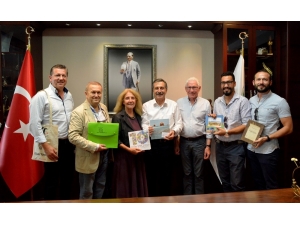 Başkan Ataç Karikatüristlerle Buluştu