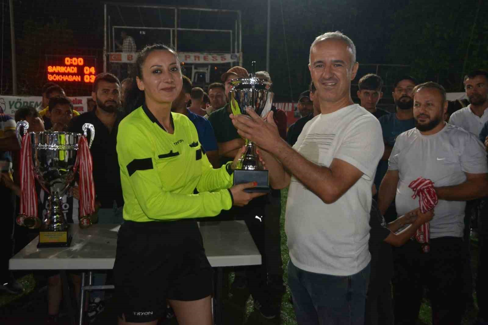 alapli-da-sehitler-anisina-futbol-turnuvasi-duzenlendi