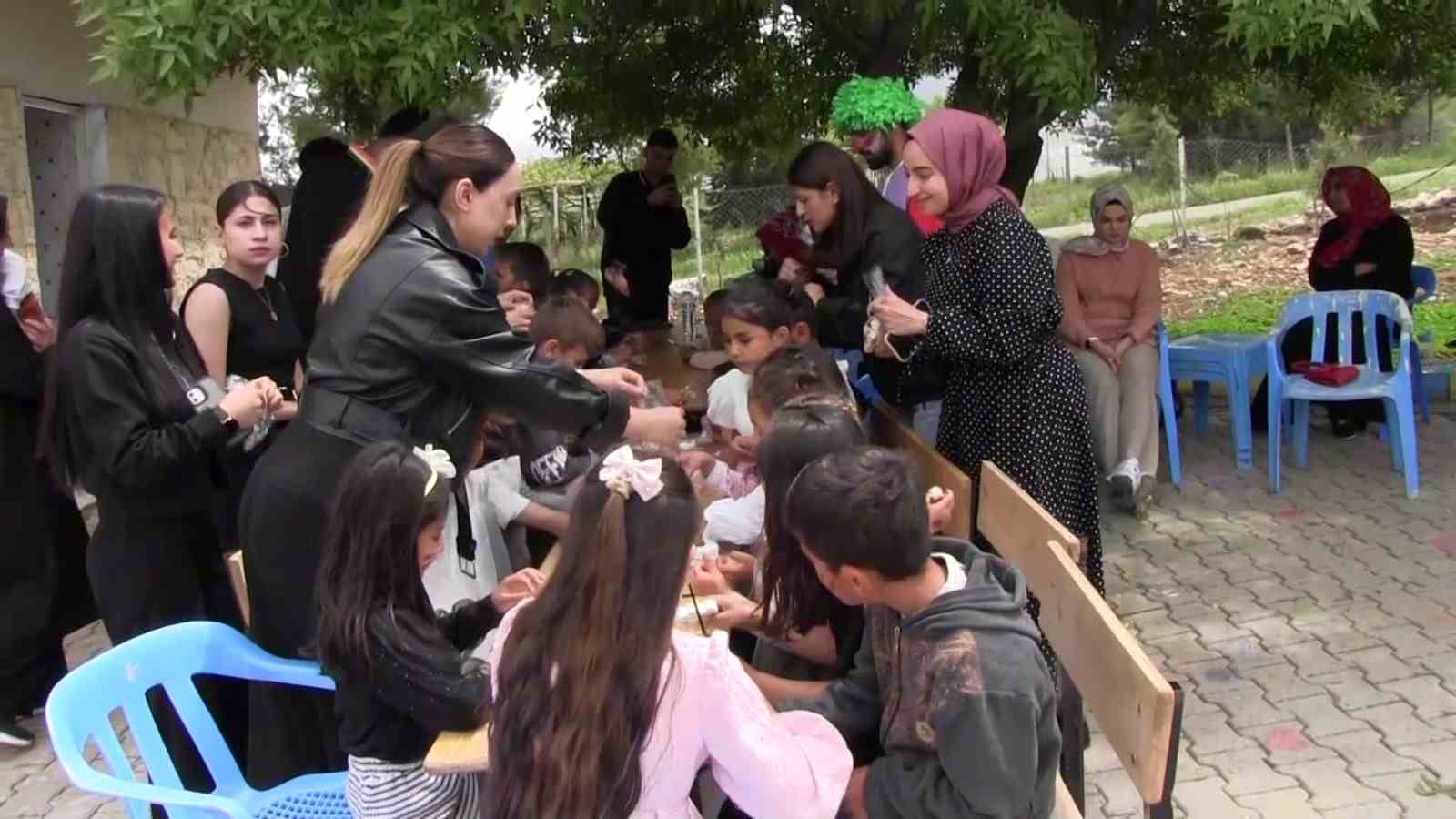 siirt-te-universiteli-ogrencilerden-ornek-calisma-koy-okulunu-yenilediler