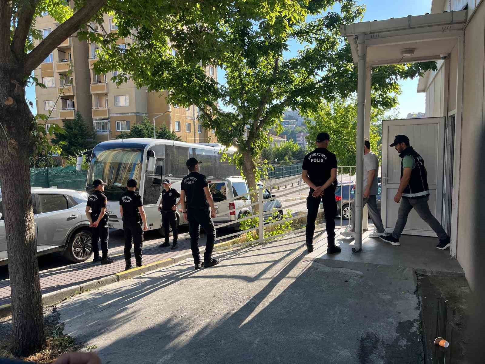 uyusturucu-operasyonundan-gozaltina-alinan-unluler-adliyeye-sevk-edildi