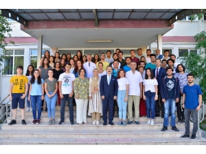 Diş Hekimliğinin İlk Öğrencileri Ders Başı Yaptı