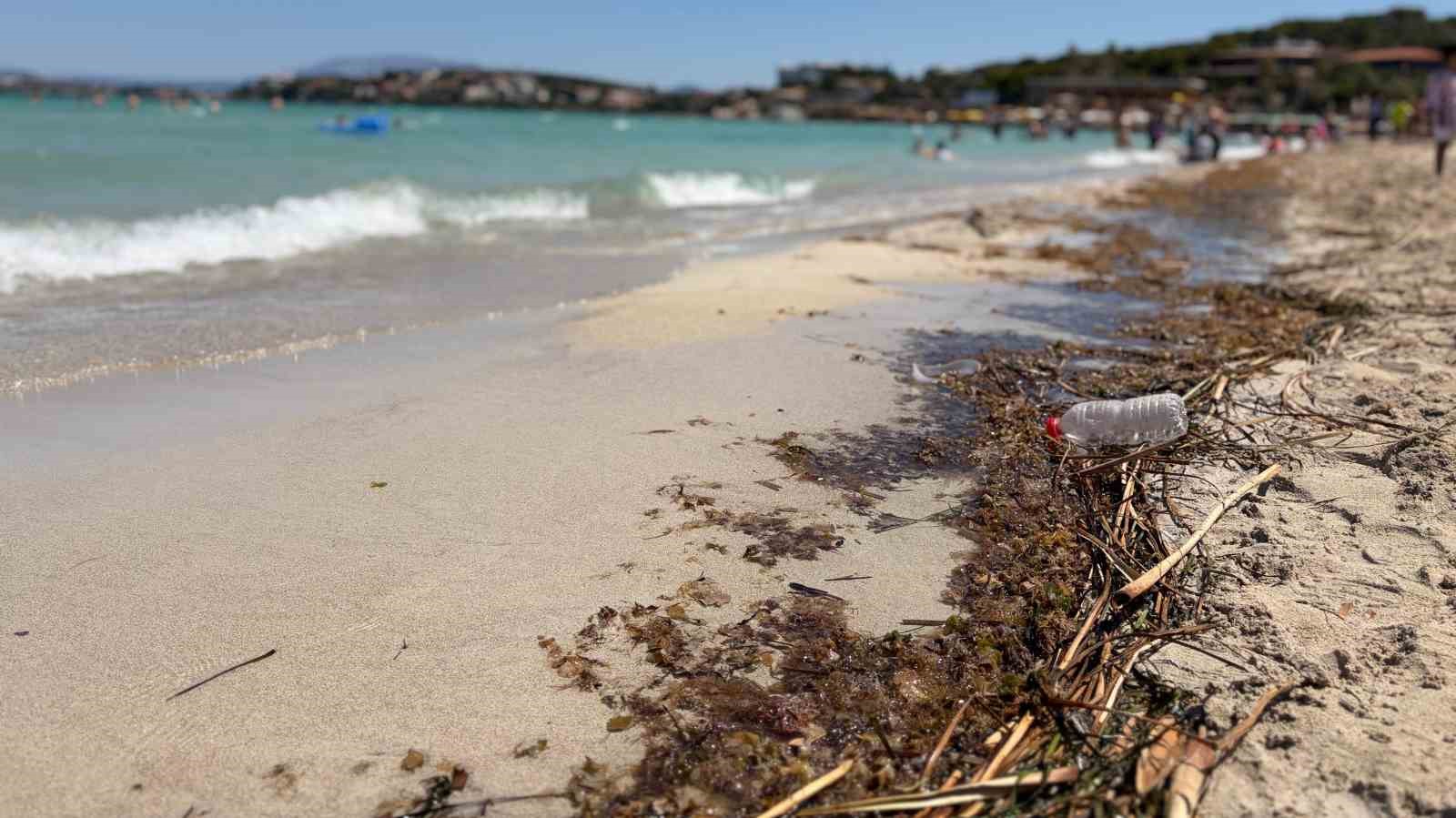 cesme-sahillerindeki-kirlilik-tatilcilerin-tepkisine-neden-oldu