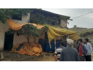 2 Katlı Ahşap Evde Çıkan Yangın Korkuttu