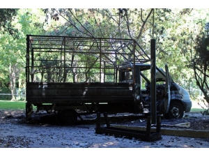 Antalya’da Belediye İşçilerini Taşıyan Kamyonet Alev Alev Yandı