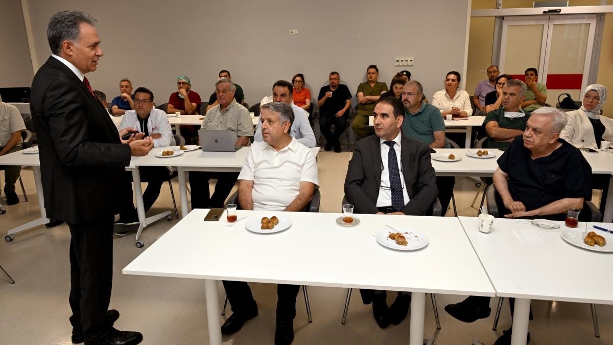 rektor-akpolat-karaciger-nakli-enstitusunu-ziyaret-etti