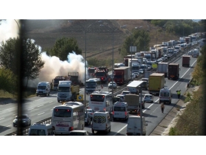 Tem’de Alev Alev Yanan Tır Trafiği Kilitledi