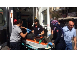 Kazada Yaralandı, Telefonunu Elinden Bırakmadı