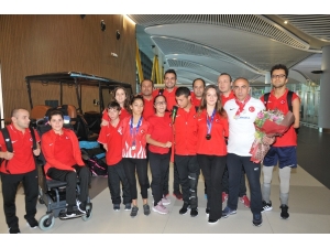 Dünya İkincisi Sümeyye Boyacı Yurda Döndü