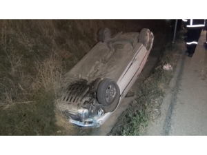 Takla Atıp Su Kanalına Düşen Otomobil 120 Metre Sürüklendi: 2 Yaralı