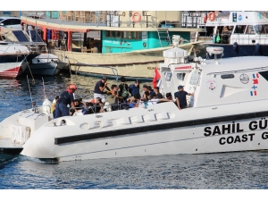 Şişme Botla Ölüm Yolculuğuna Çıkan Göçmenler Sahil Güvenlik Tarafından Kurtarıldı