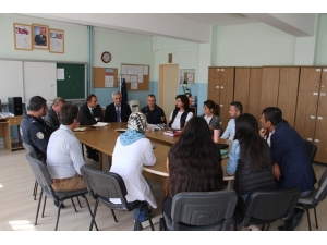 "Devletine Ve Milletine Sahip Çıkan Ahlaklı Bireyler Yetiştirmeliyiz"