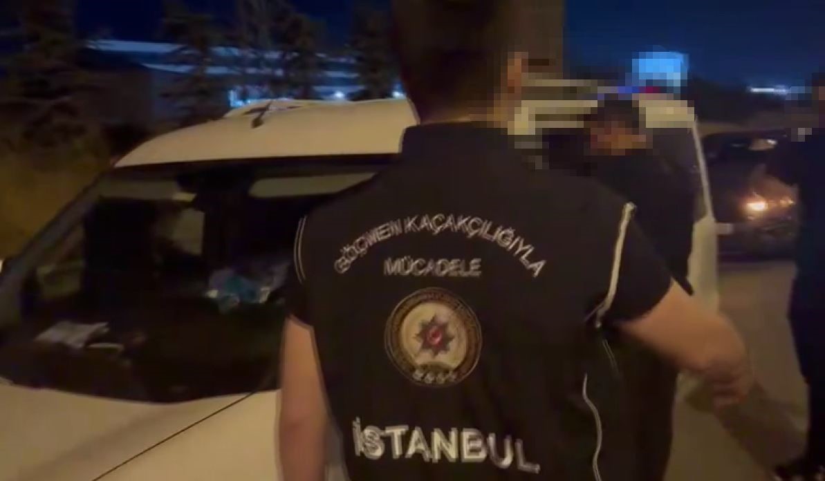 tem-otoyolu-nda-10-duzensiz-gocmen-yakalandi-organizator-tutuklandi