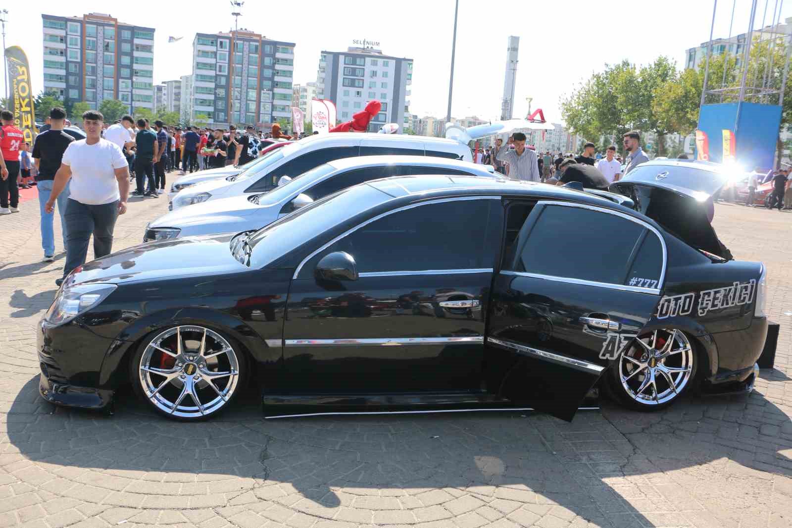 modifiyeli-arac-tutkunlari-diyarbakir-da-bir-araya-geldi