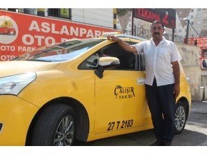 Taksisinde Unutulan 87 Bin Lirayı Sahibine Teslim Etti