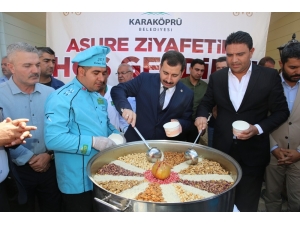 Karaköprü’de Vatandaşlara Aşure İkramı