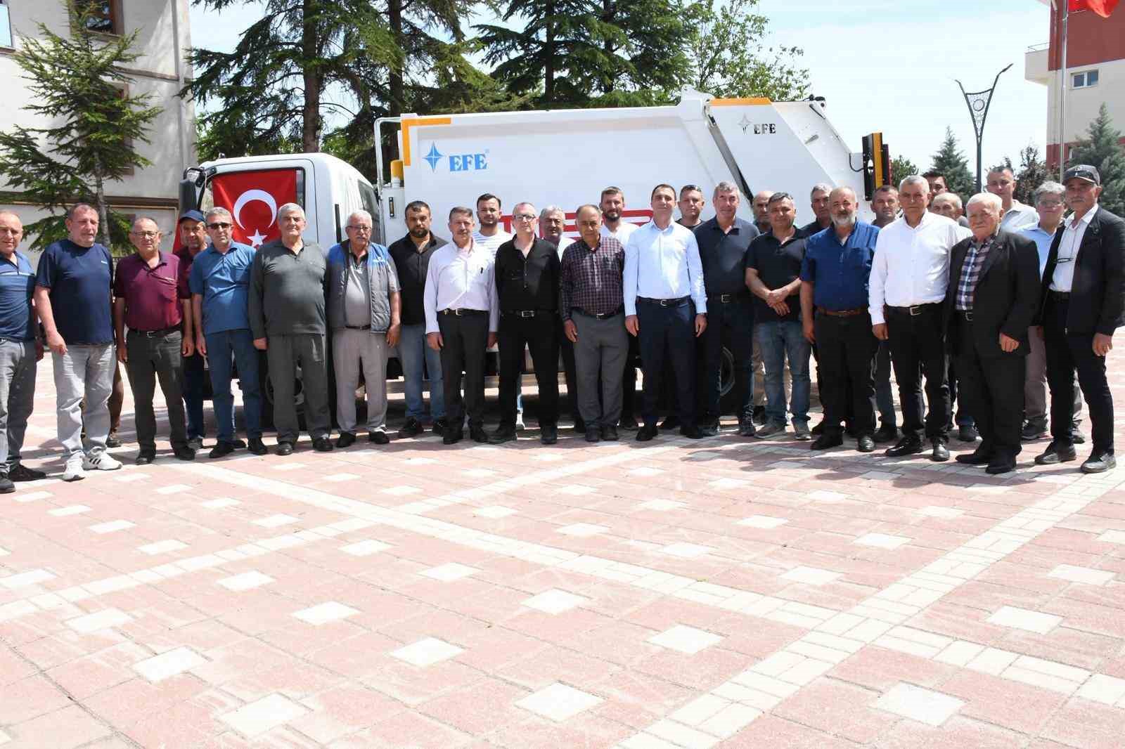 beylikova-belediyesi-ne-hibe-edilen-cop-araci-hizmete-girdi