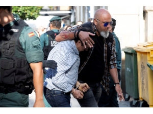 Eski Karısını İki Çocuğunun Gözleri Önünde Öldürdü