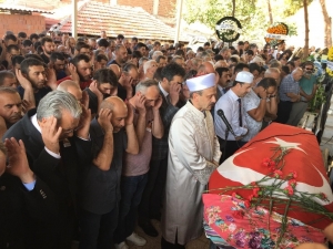 Kampüste Traktörün Altında Kalan Sezen Son Yolculuğuna Uğurlandı