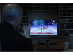 Cumhurbaşkanı Erdoğan: "Dünya Güreş Şampiyonası’nda 4. Kez Altın Madalya Kazanarak Bizleri Bir Kez Daha Gururlandıran Milli Güreşçimiz Rıza Kayaalp’i Gönülden Tebrik Ediyorum."