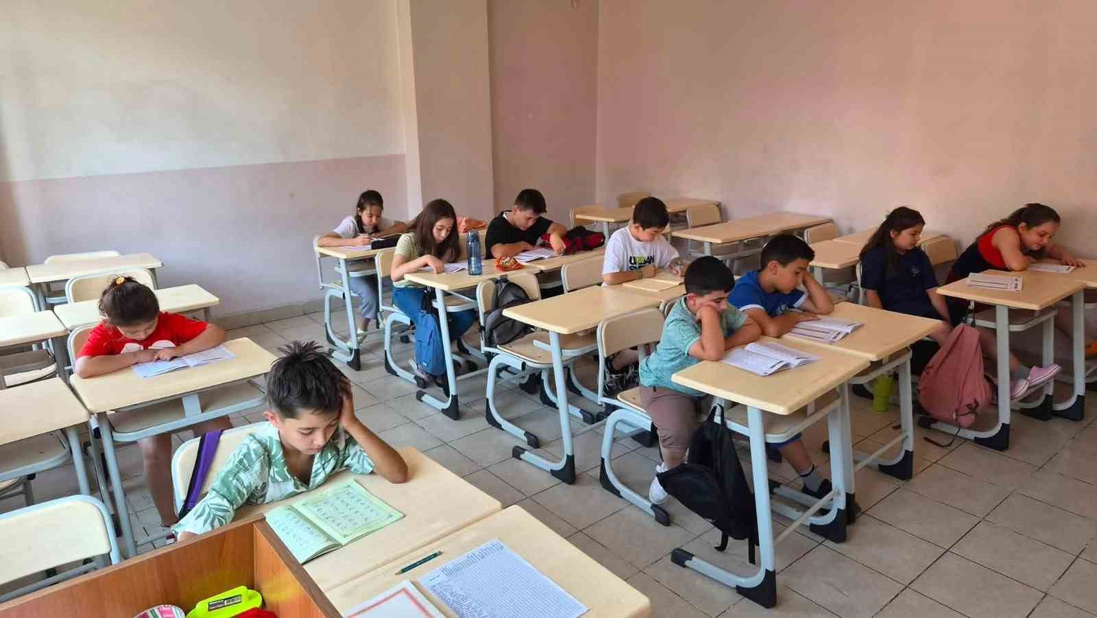 eskisehir-de-gencler-yaz-okulunda-hem-egleniyor-hem-ogreniyor