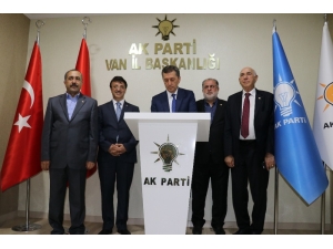 Bakan Selçuk Van’dan Ayrıldı